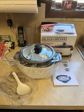 Black & Decker White and Black 6-Cup Rice Cooker with Glass Lid new